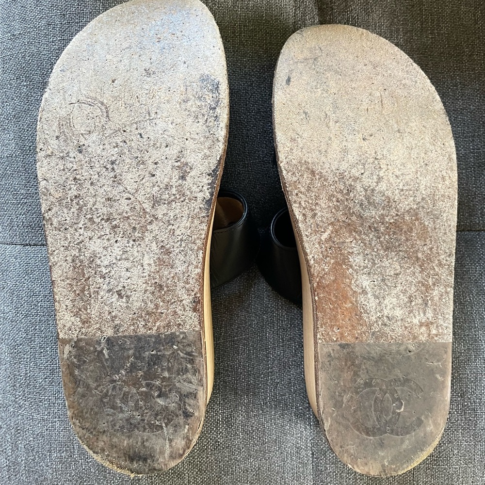 CHANEL Black Leather Sandals - Picture 8 of 11